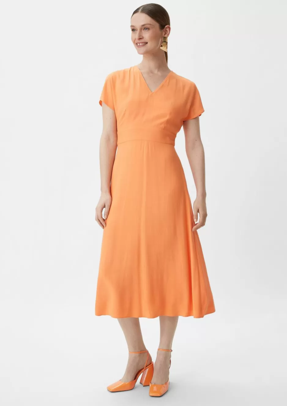 Comma Midi-Kleid aus Satin< Nachhaltige Styles | Kleider