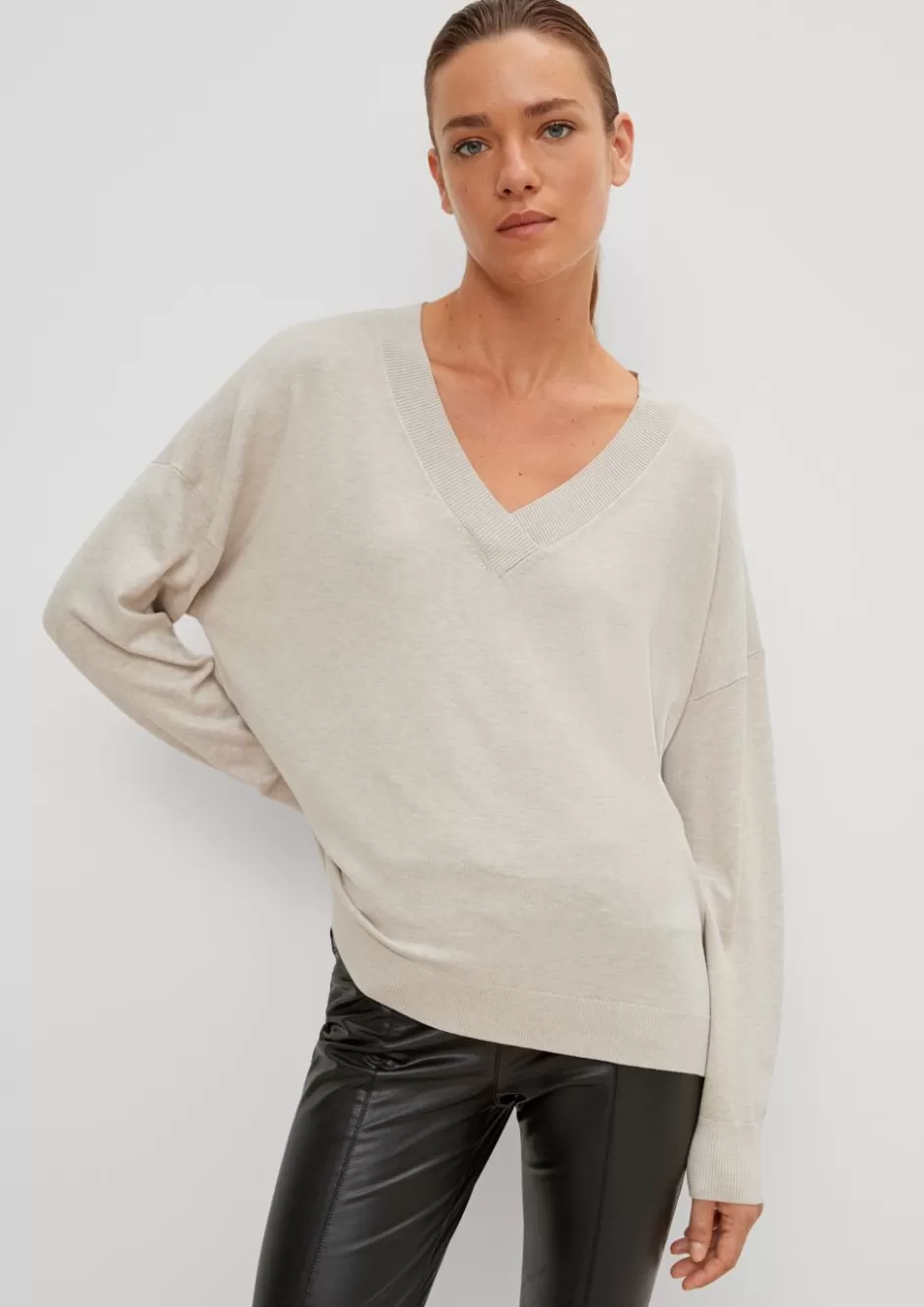 Comma Pullover mit V-Ausschnitt aus Viskosemix< Nachhaltige Styles | Strick / Pullover