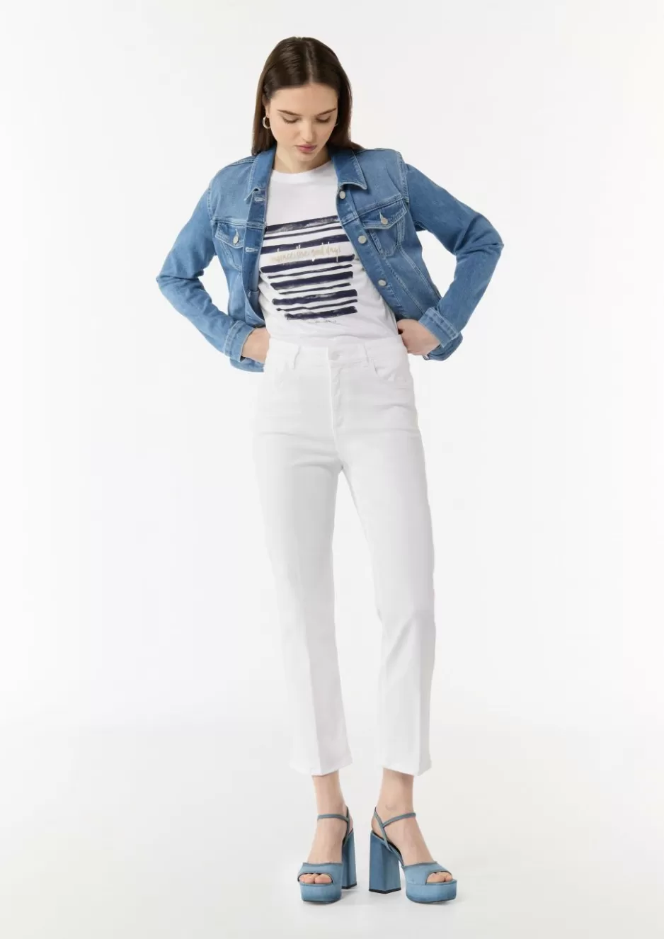 Comma Regular Fit: Cropped Jeans mit Flared Leg< Nachhaltige Styles | Season Specials