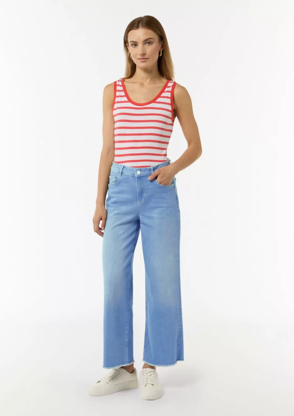 Comma Verkürzte Jeans mit Wide Leg und ausgefranstem Saum< Nachhaltige Styles | Jeans