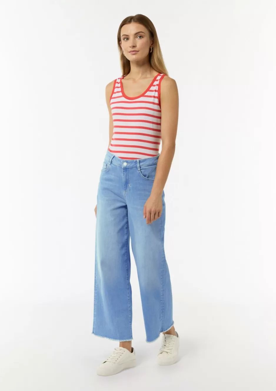 Comma Verkürzte Jeans mit Wide Leg und ausgefranstem Saum< Nachhaltige Styles | Jeans