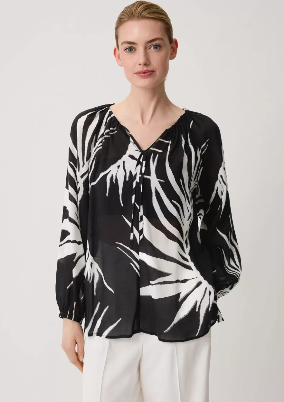 Comma Viskosebluse mit All-over-Print< Blusen